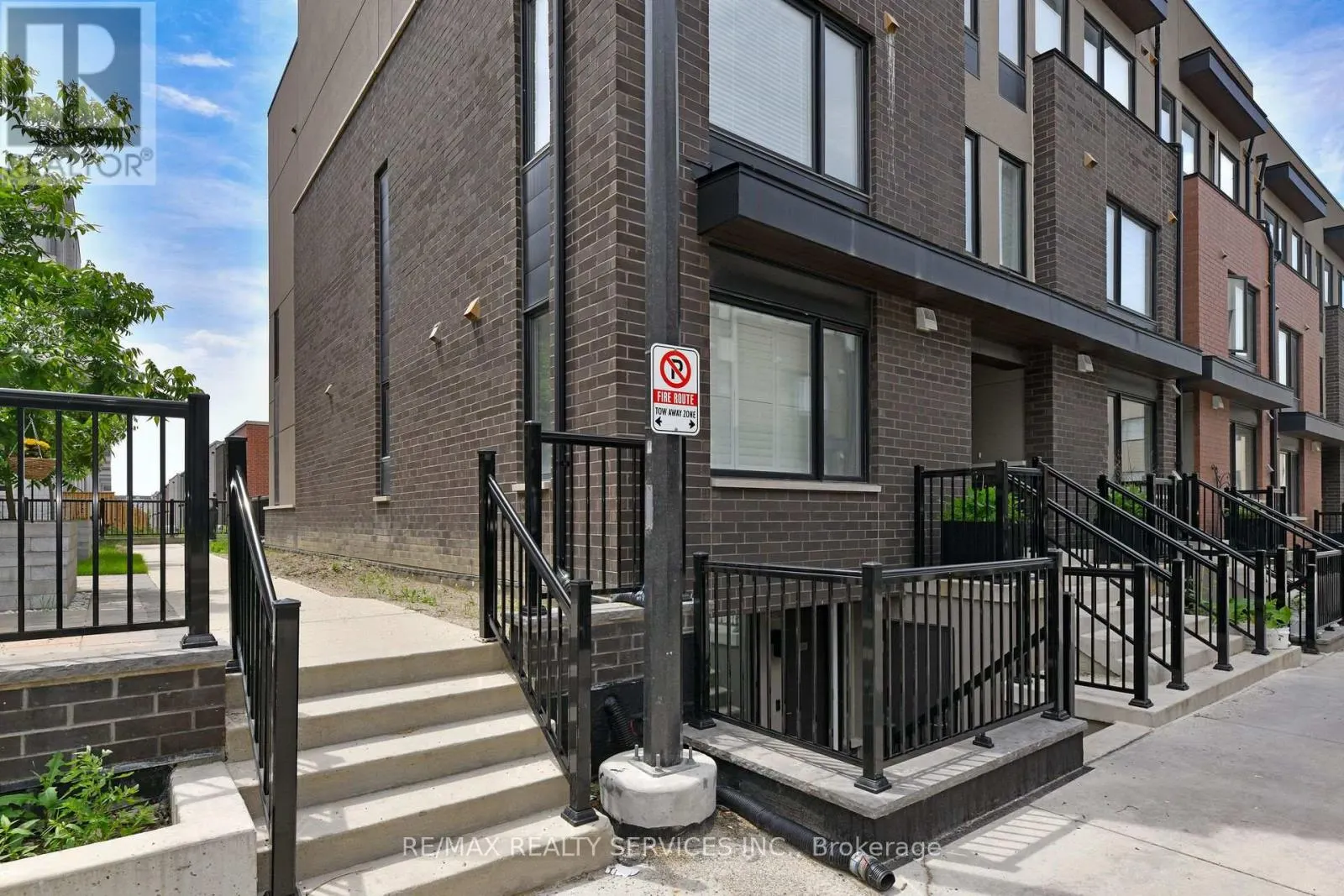 2 - 142 WILLIAM DUNCAN ROAD