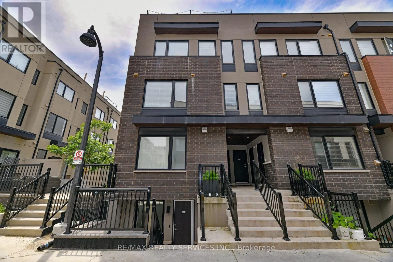 2 - 142 WILLIAM DUNCAN ROAD