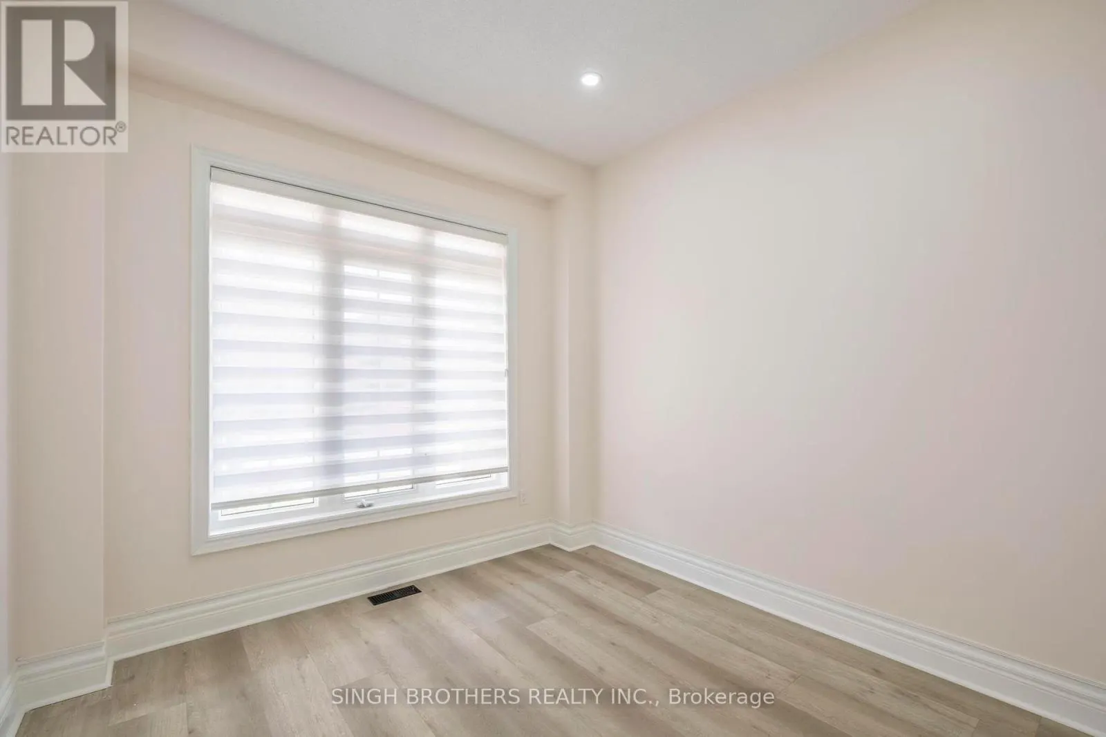 UPPER - 78 MAINARD CRESCENT