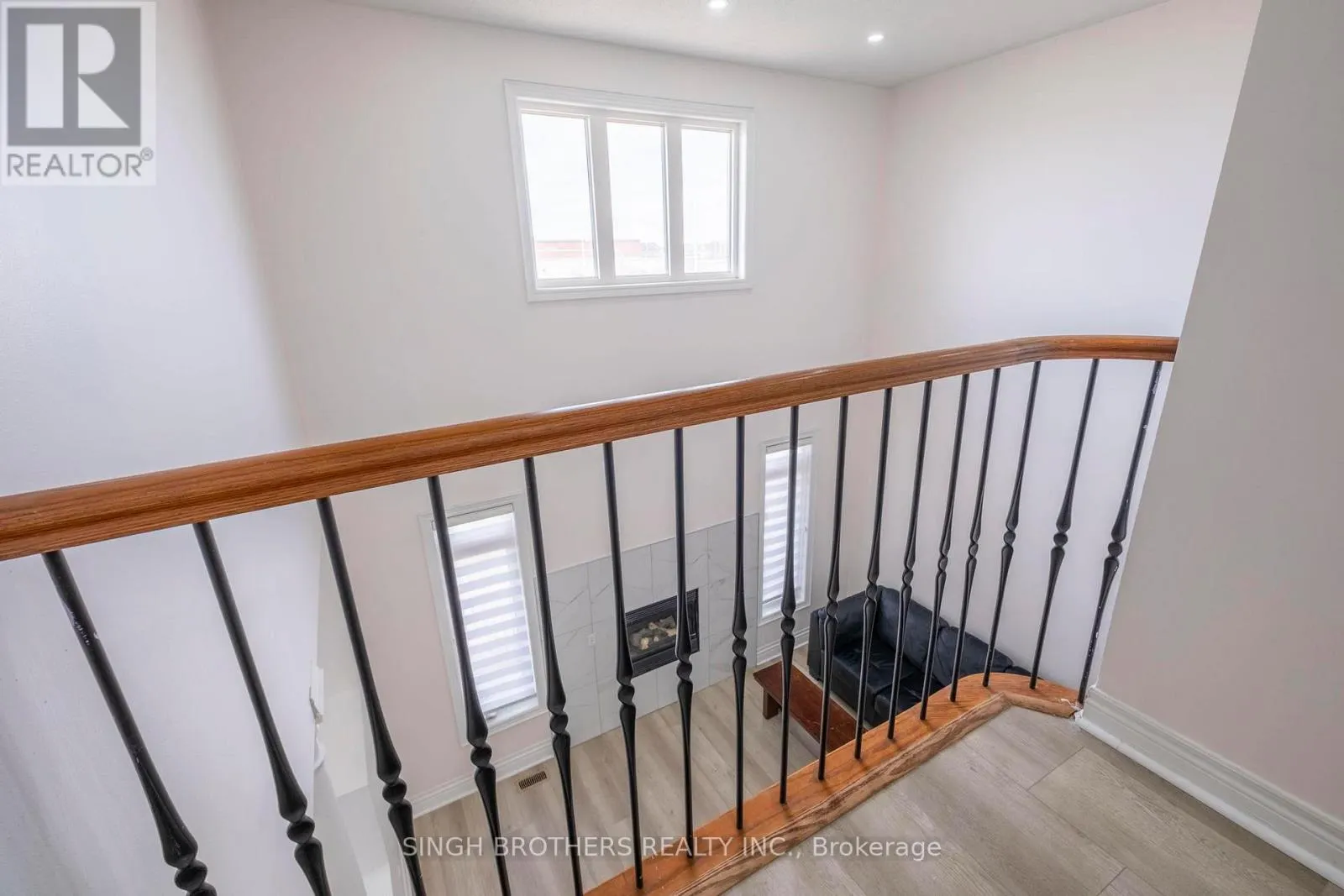 UPPER - 78 MAINARD CRESCENT