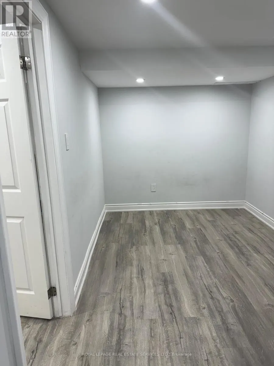 BSMT - 858 KHAN CRESCENT
