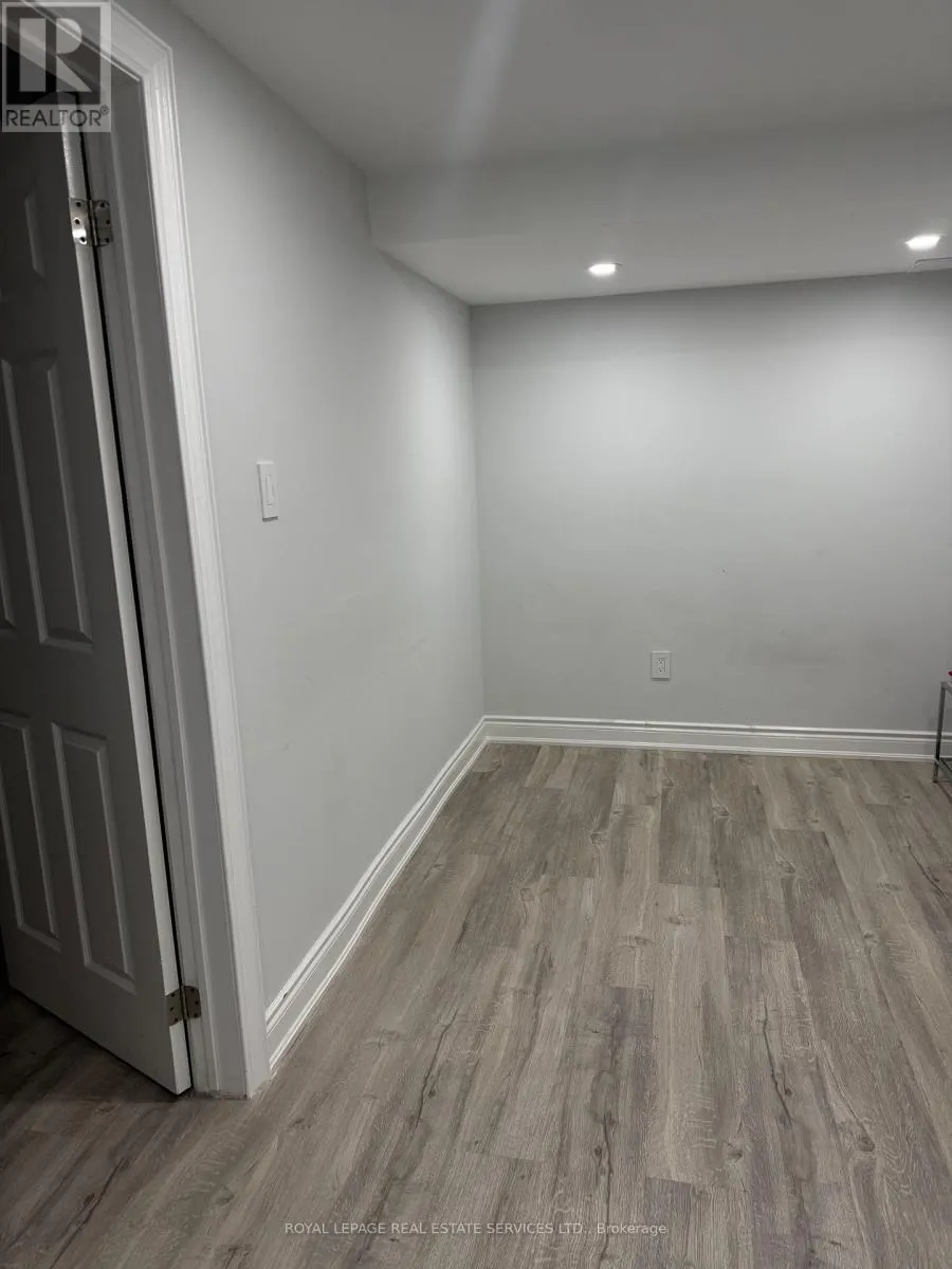 BSMT - 858 KHAN CRESCENT
