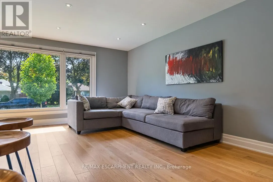 4 THORPE ROAD