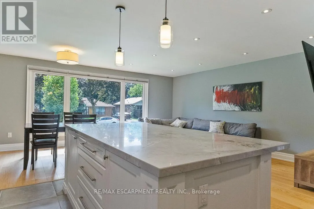 4 THORPE ROAD