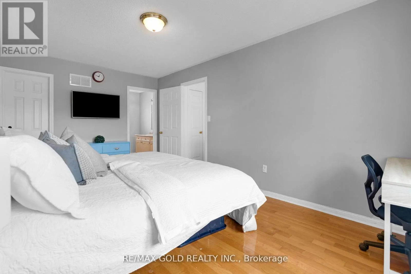255 BRISDALE DRIVE