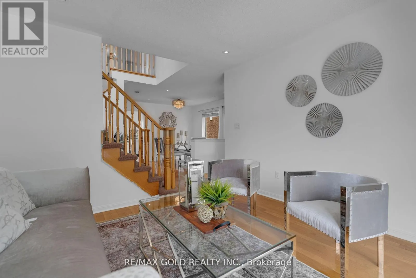 255 BRISDALE DRIVE