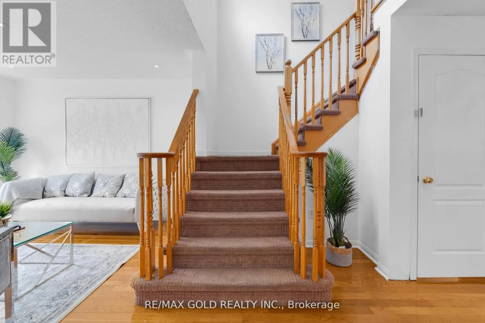 255 BRISDALE DRIVE