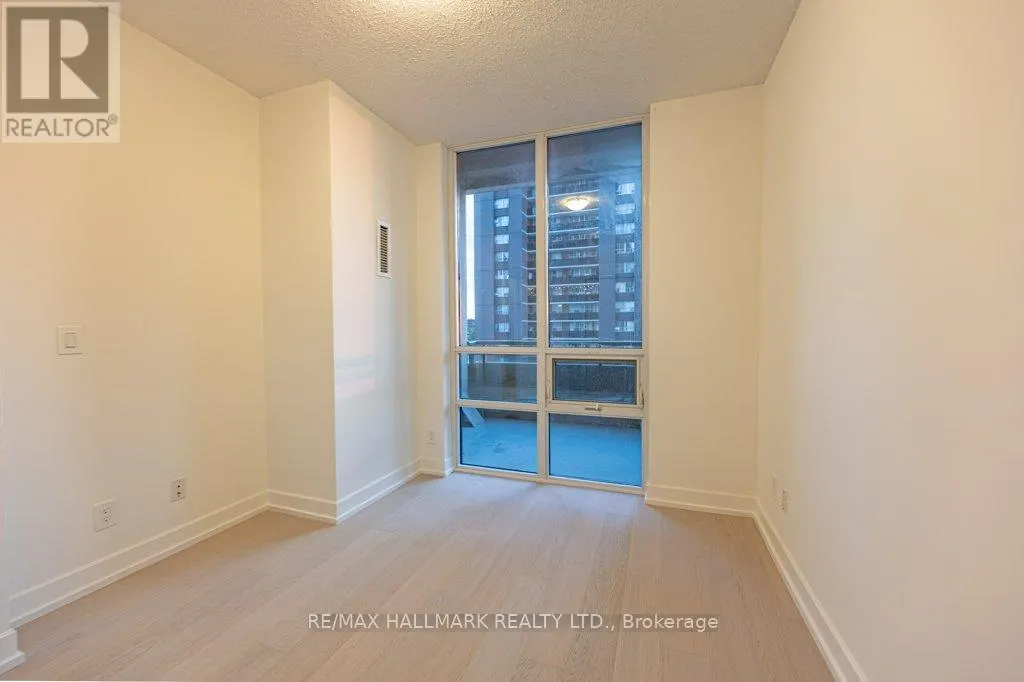 212 - 6 EVA ROAD