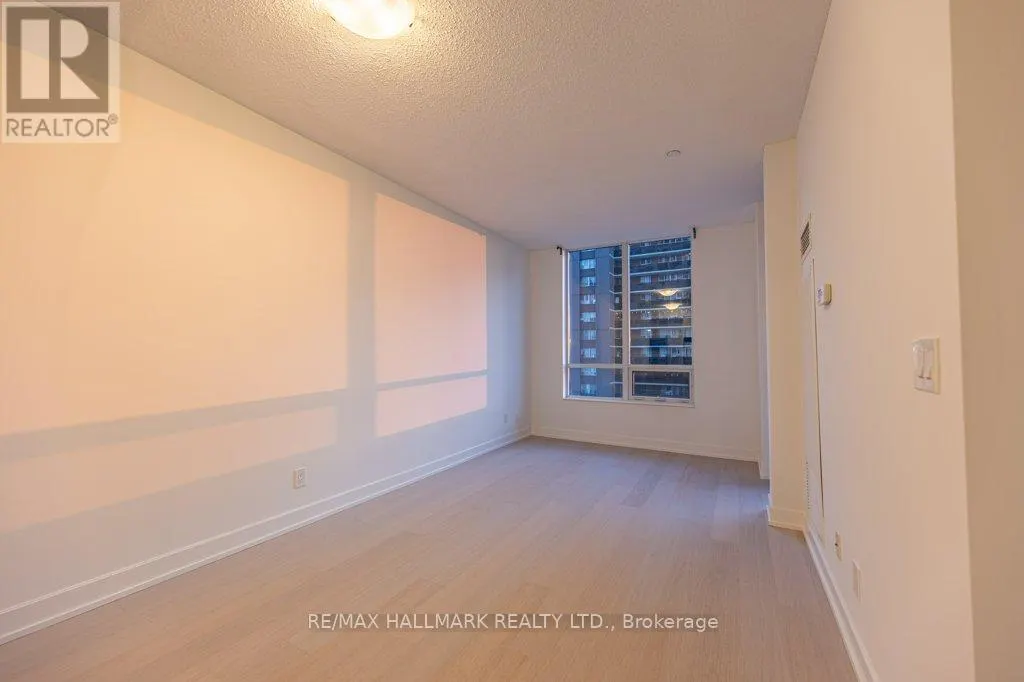 212 - 6 EVA ROAD