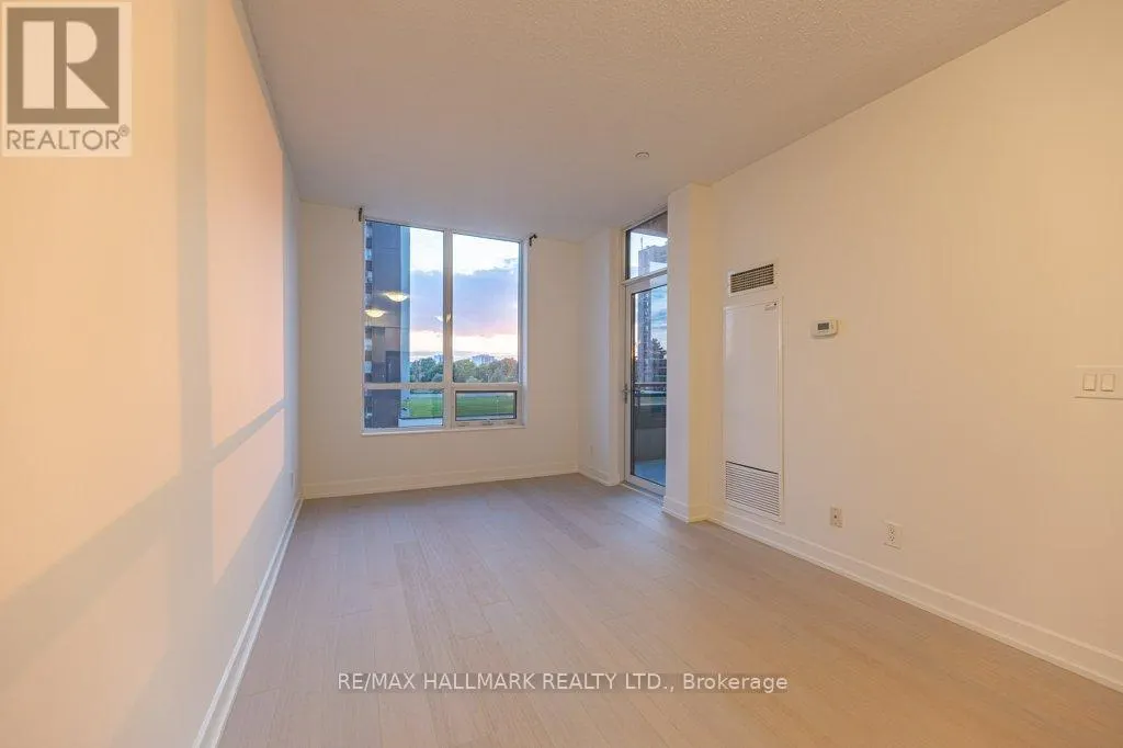 212 - 6 EVA ROAD