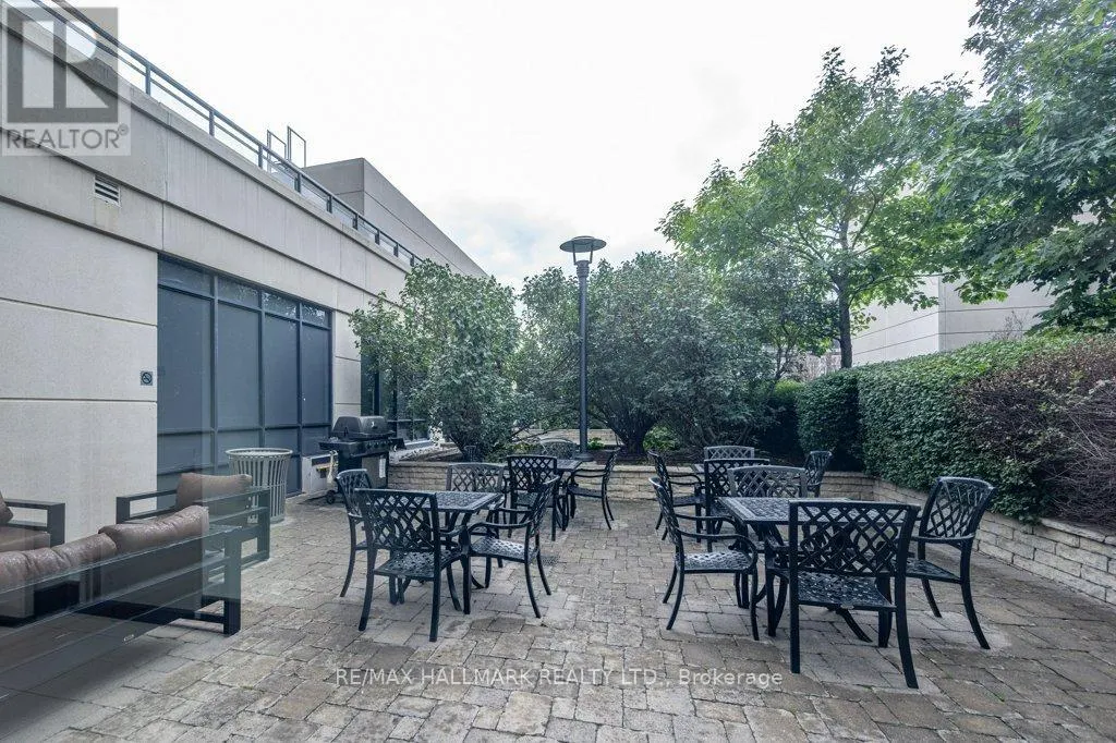 212 - 6 EVA ROAD