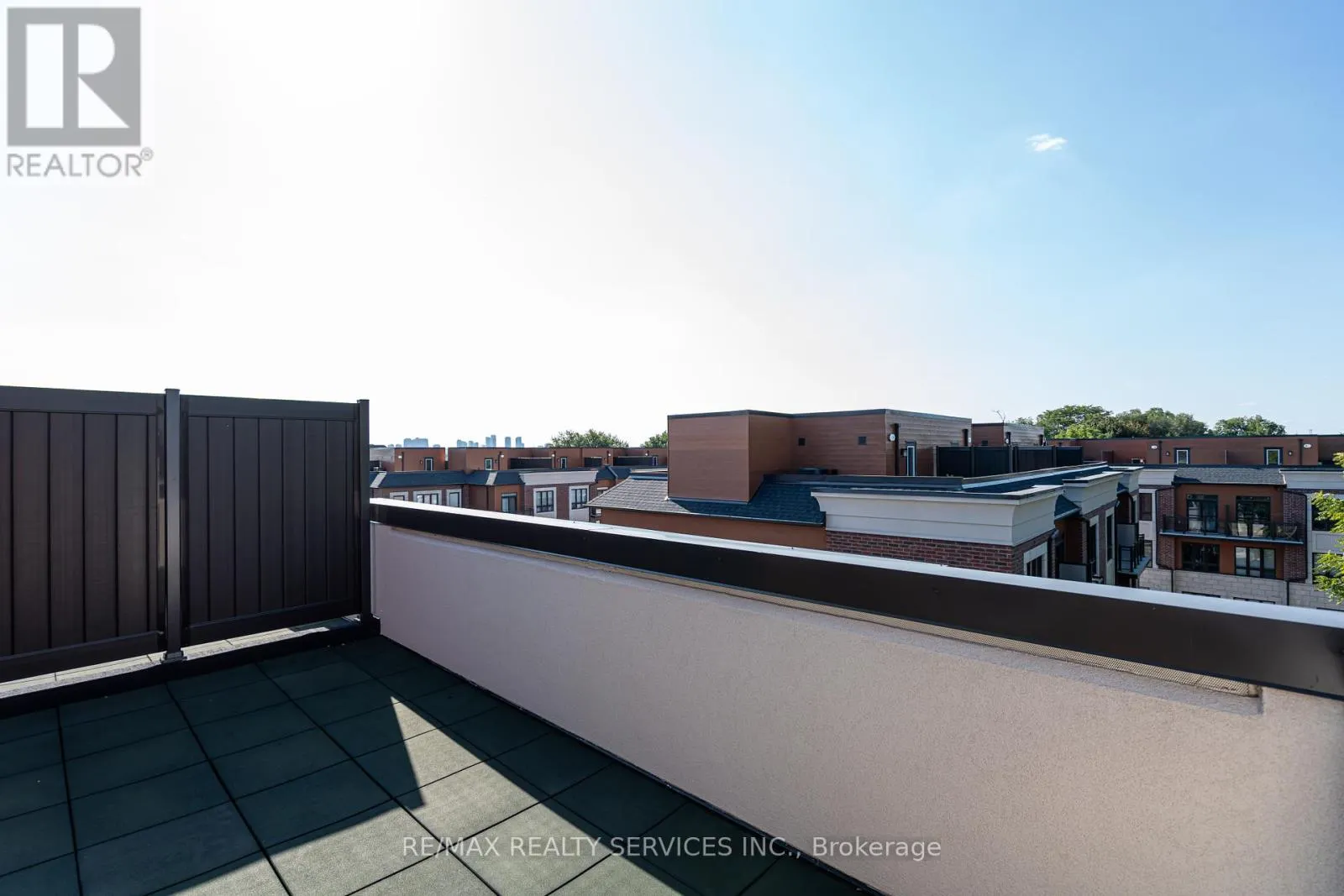 16 - 4017 HICKORY DRIVE
