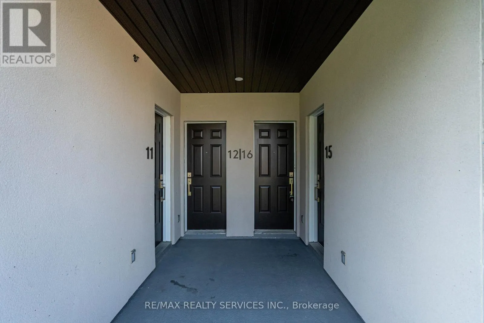 16 - 4017 HICKORY DRIVE