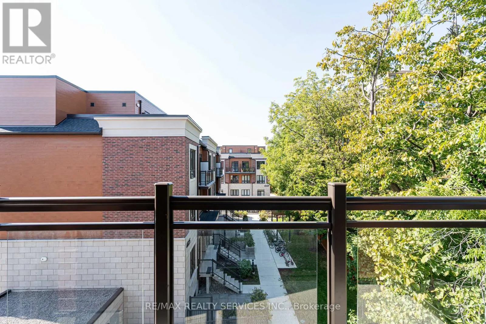 16 - 4017 HICKORY DRIVE