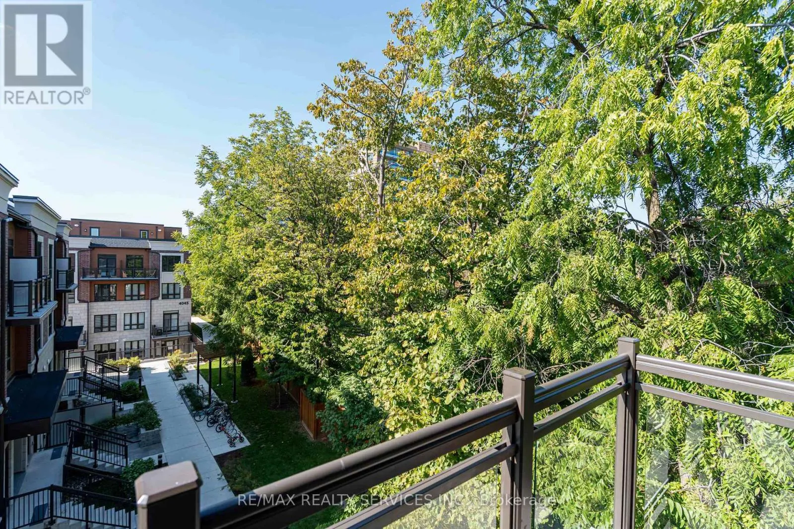 16 - 4017 HICKORY DRIVE