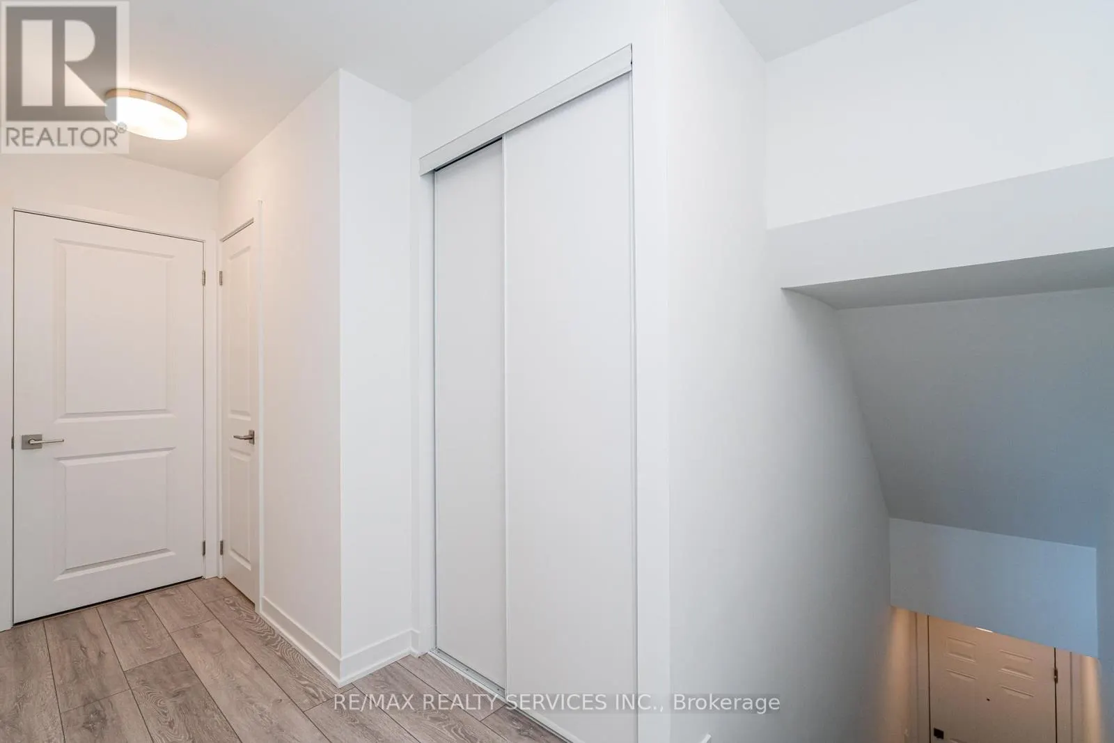 16 - 4017 HICKORY DRIVE