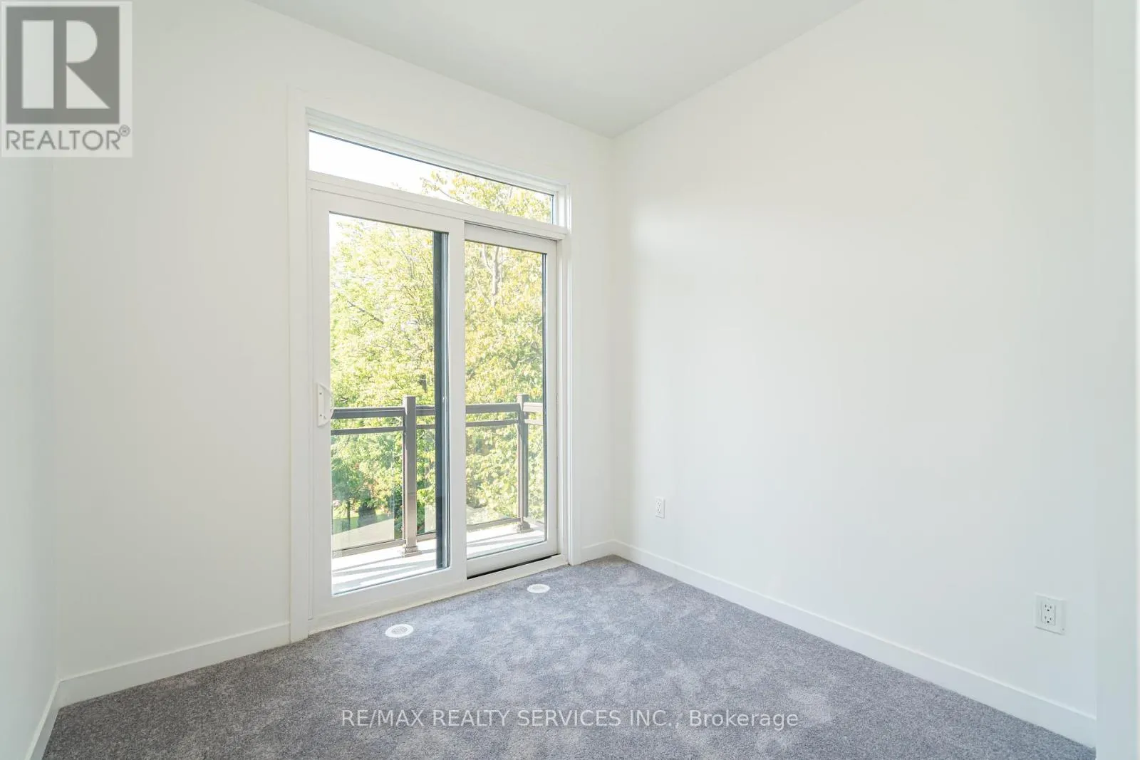 16 - 4017 HICKORY DRIVE