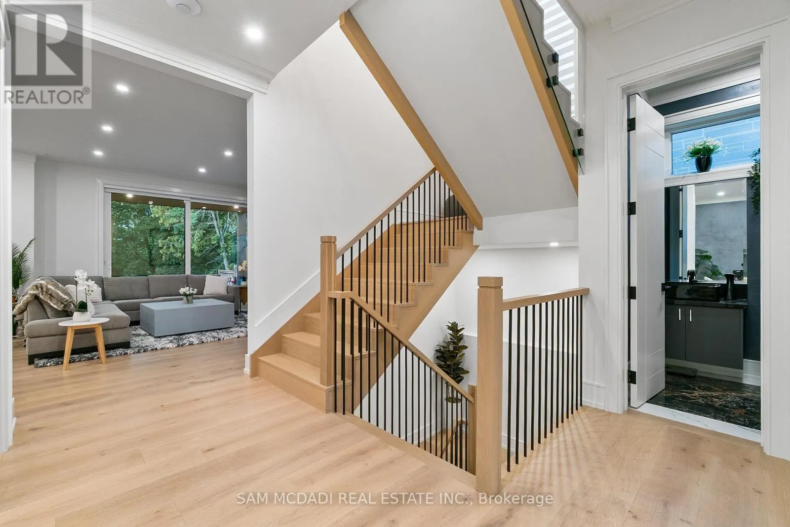 1509 PEMBROKE DRIVE