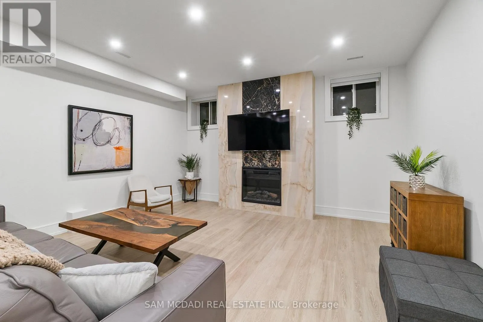 1509 PEMBROKE DRIVE