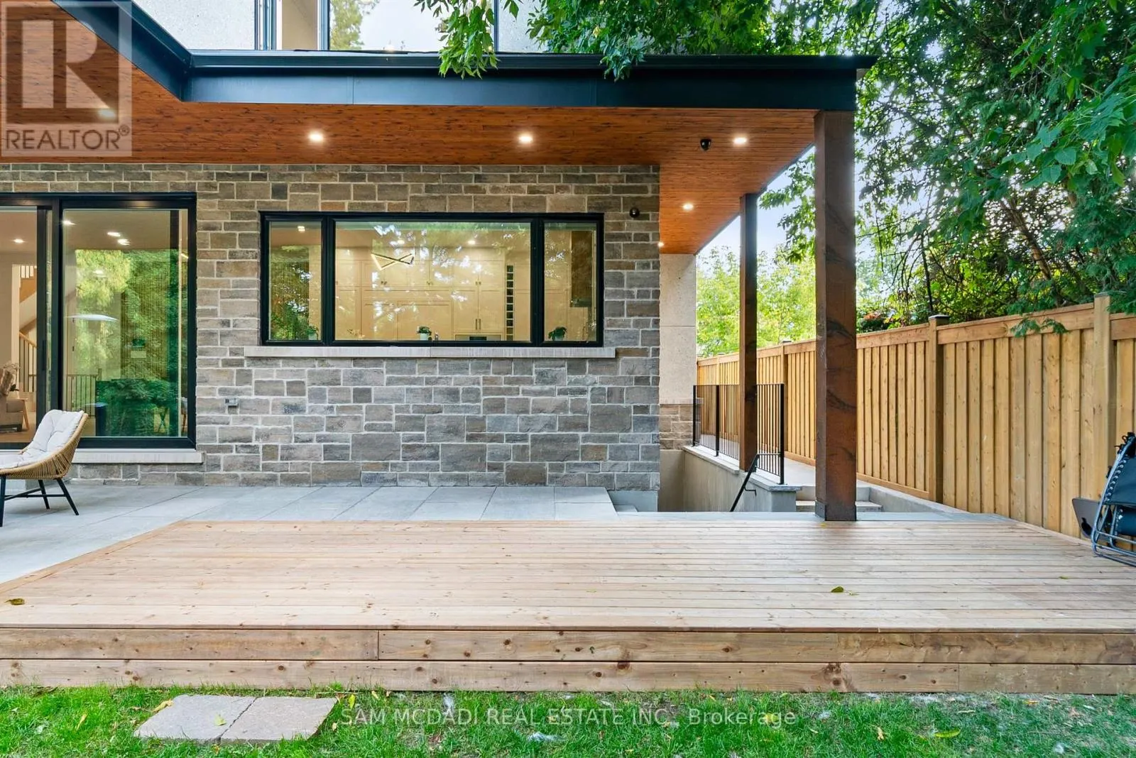 1509 PEMBROKE DRIVE