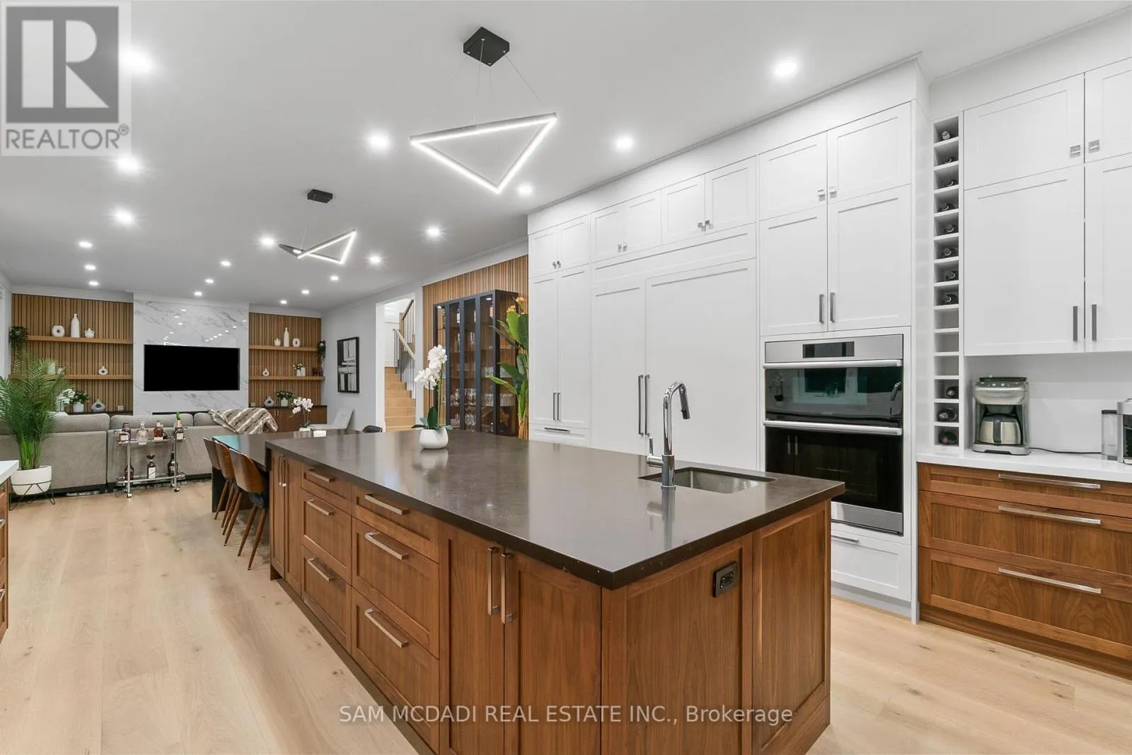 1509 PEMBROKE DRIVE