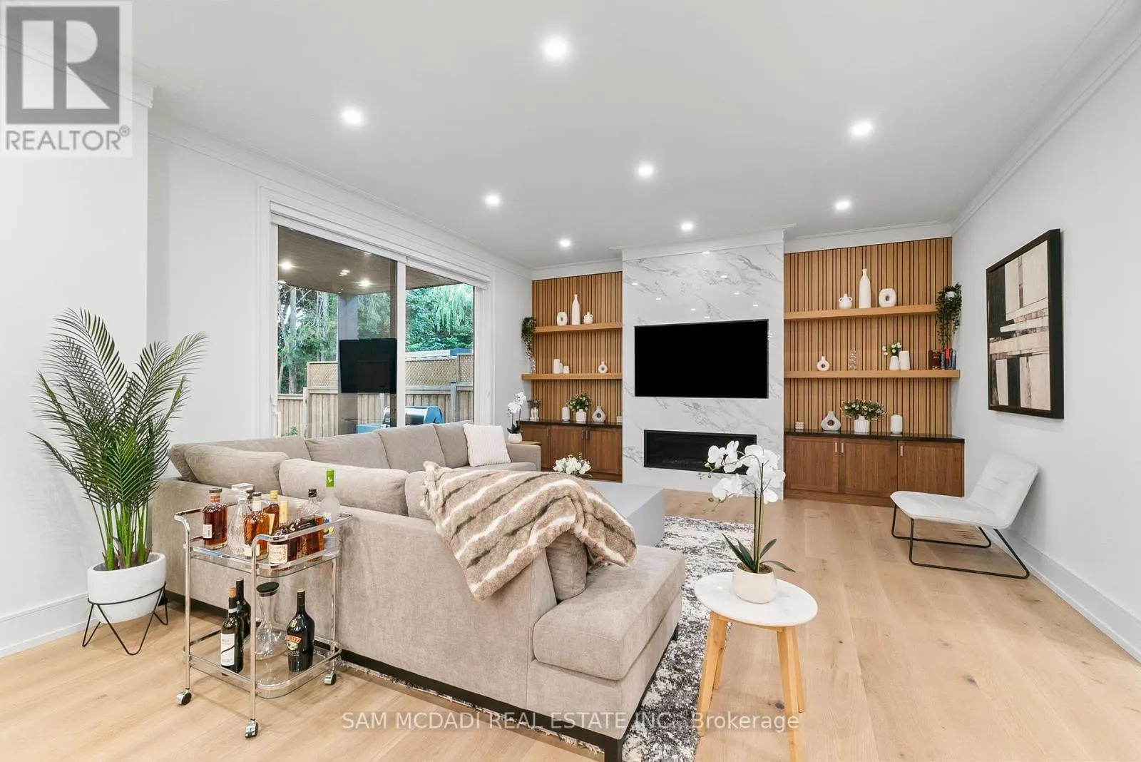 1509 PEMBROKE DRIVE