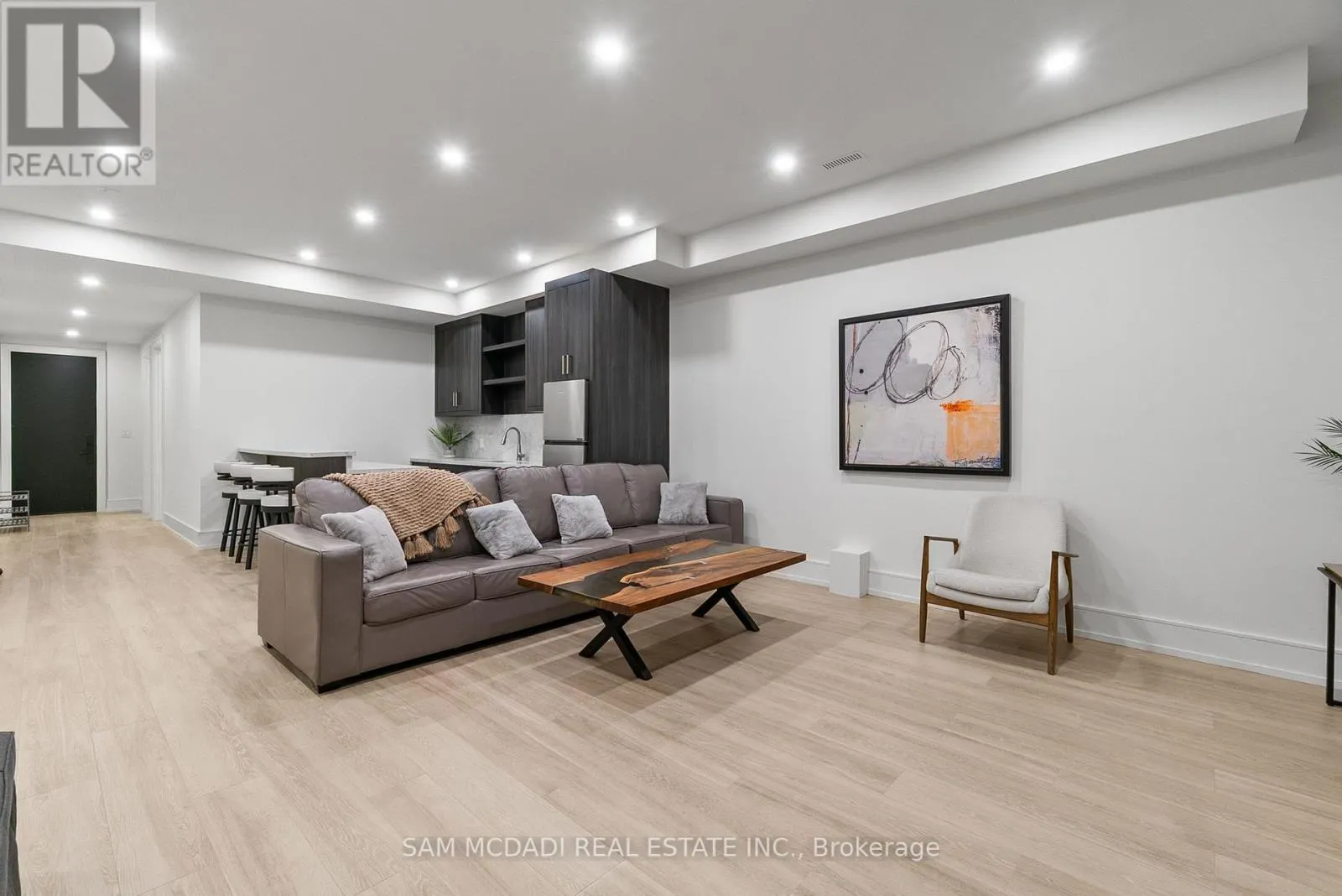 1509 PEMBROKE DRIVE