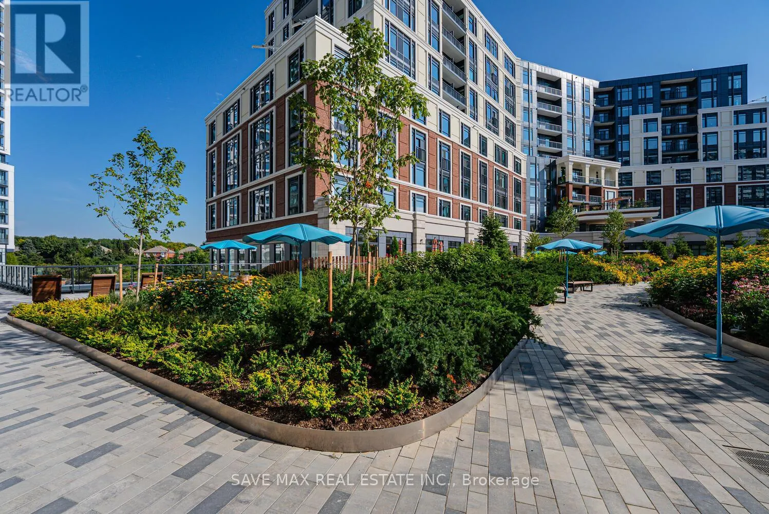 402 - 2485 EGLINTON AVENUE W