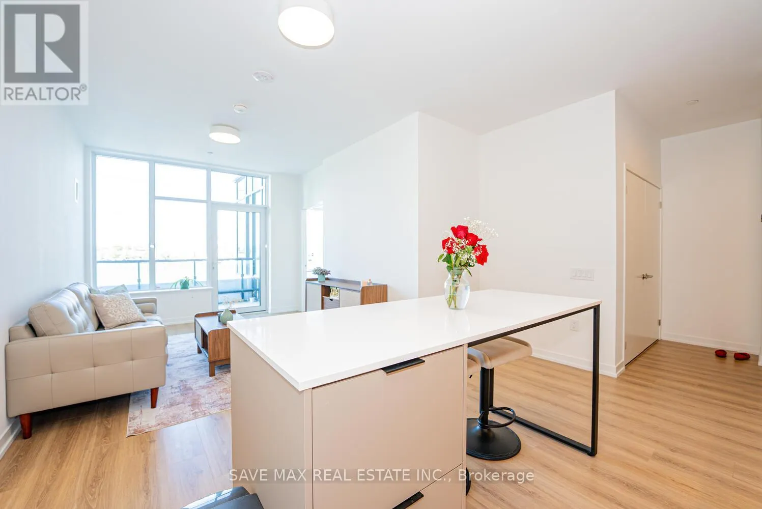 402 - 2485 EGLINTON AVENUE W
