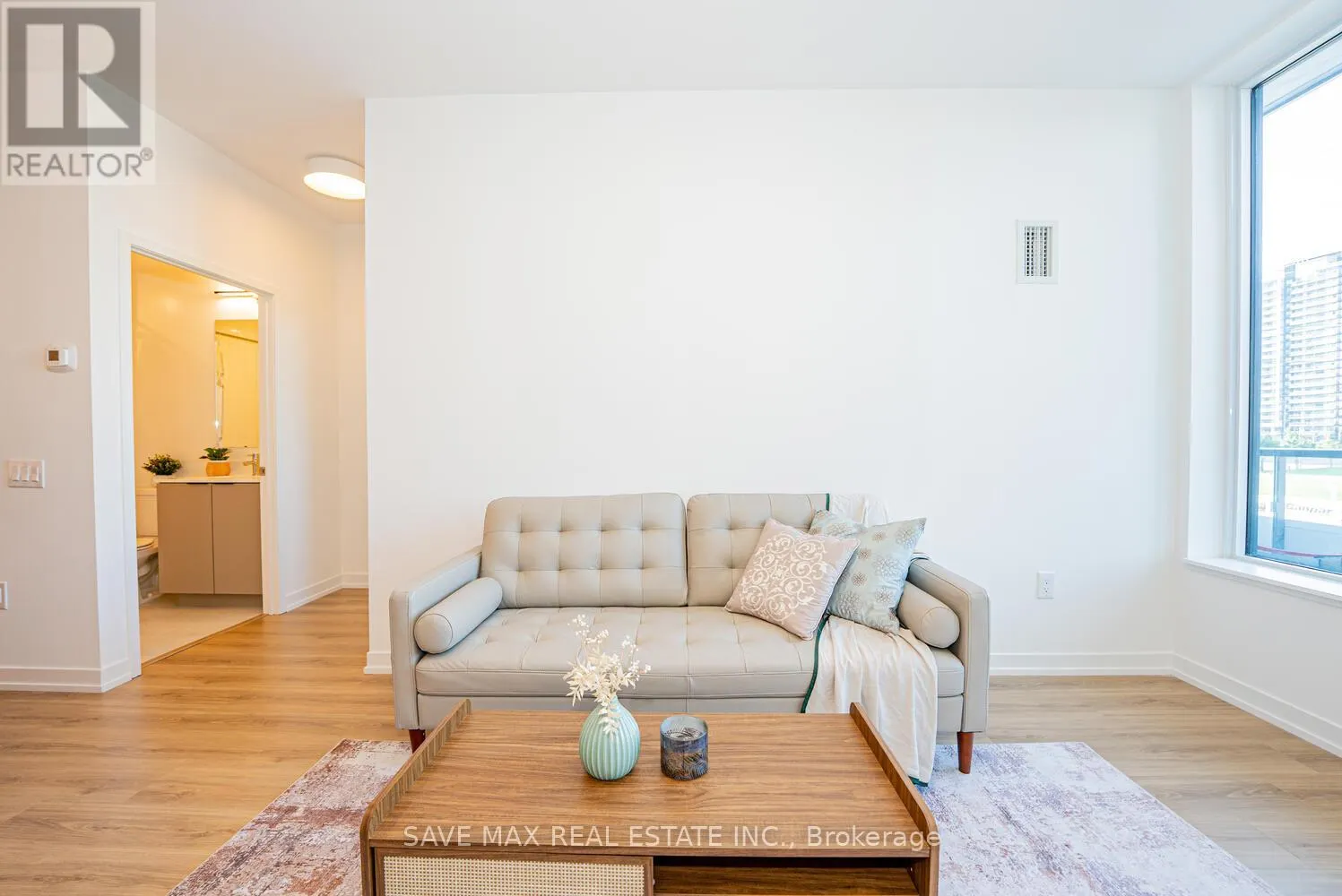 402 - 2485 EGLINTON AVENUE W