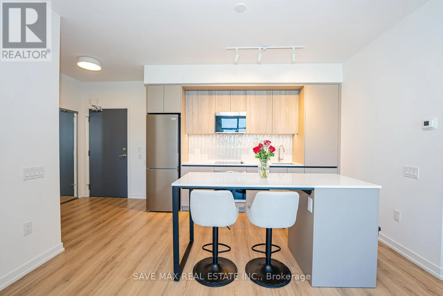 402 - 2485 EGLINTON AVENUE W