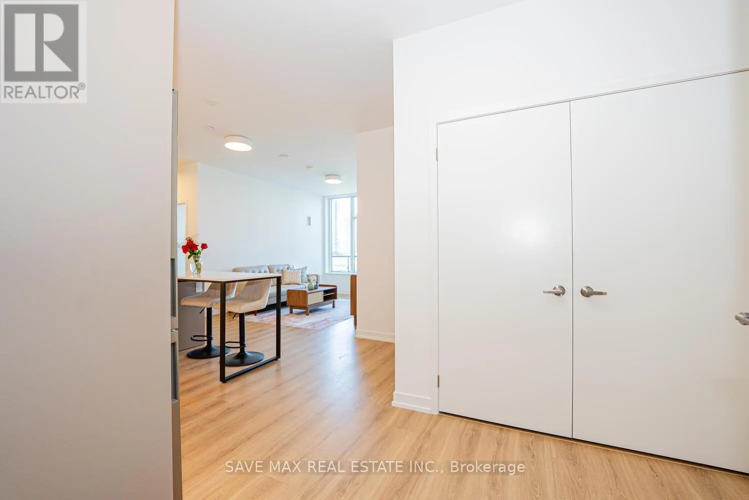 402 - 2485 EGLINTON AVENUE W