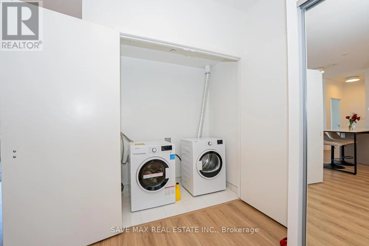 402 - 2485 EGLINTON AVENUE W