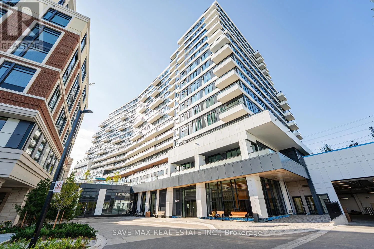 402 - 2485 EGLINTON AVENUE W