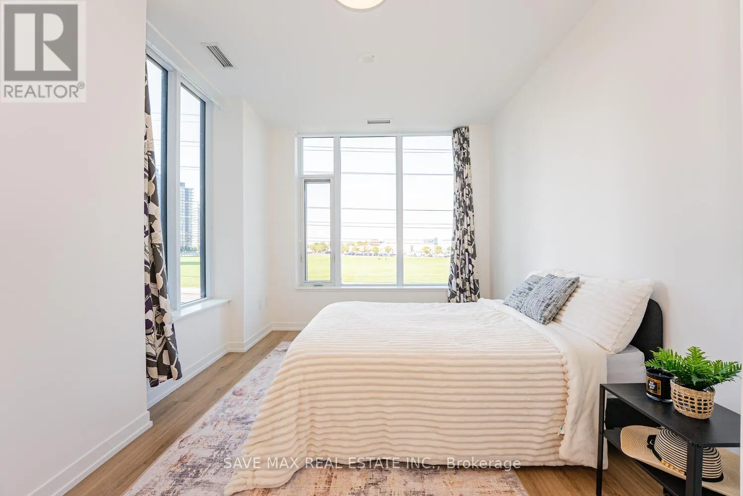 402 - 2485 EGLINTON AVENUE W