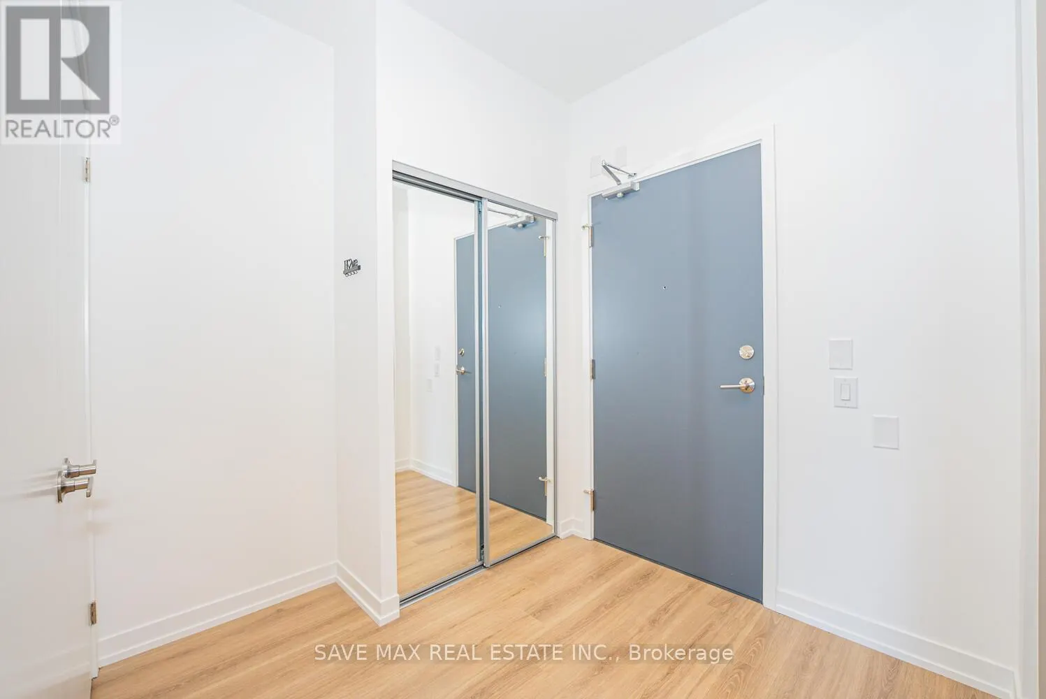 402 - 2485 EGLINTON AVENUE W