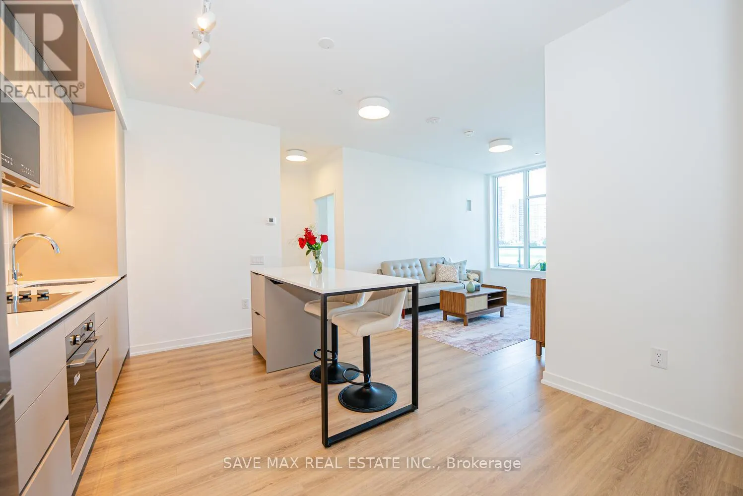 402 - 2485 EGLINTON AVENUE W