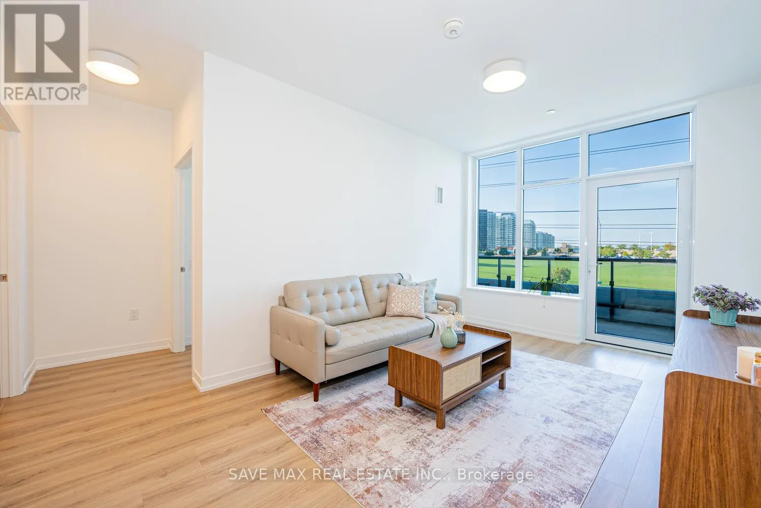 402 - 2485 EGLINTON AVENUE W