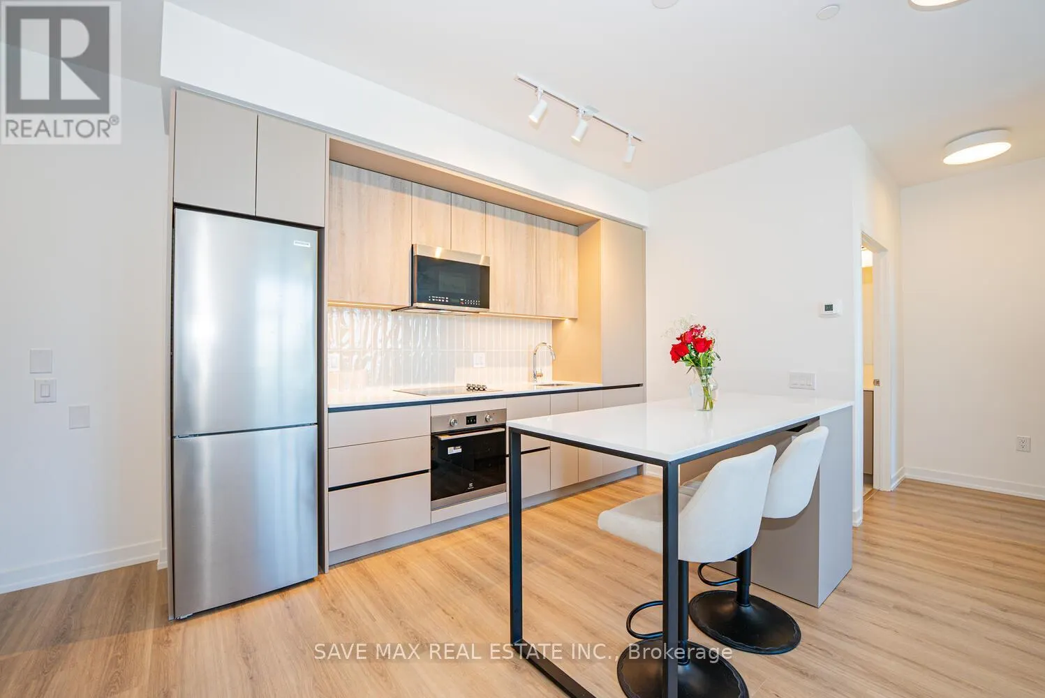 402 - 2485 EGLINTON AVENUE W