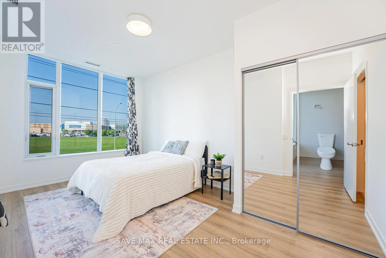 402 - 2485 EGLINTON AVENUE W