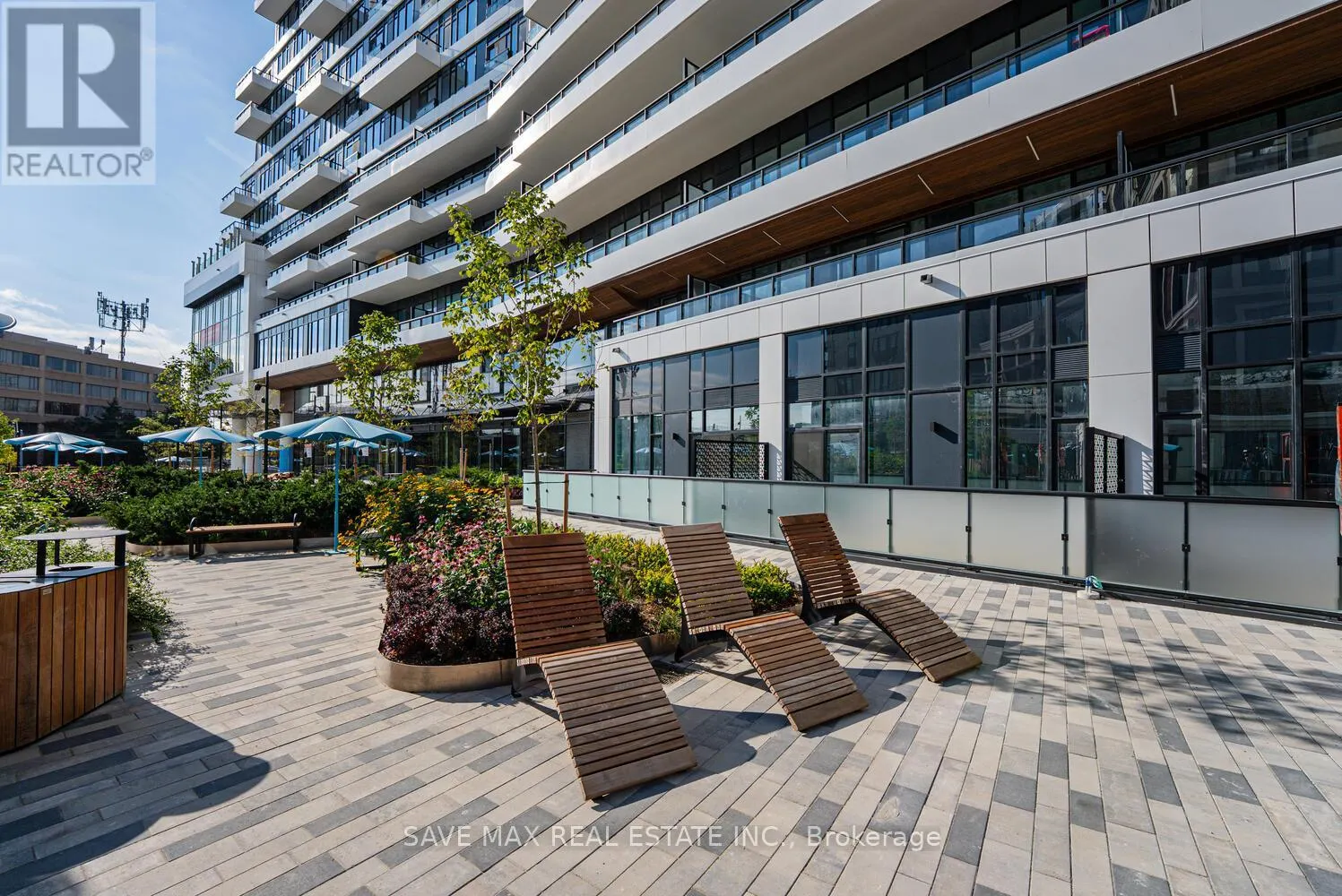 402 - 2485 EGLINTON AVENUE W