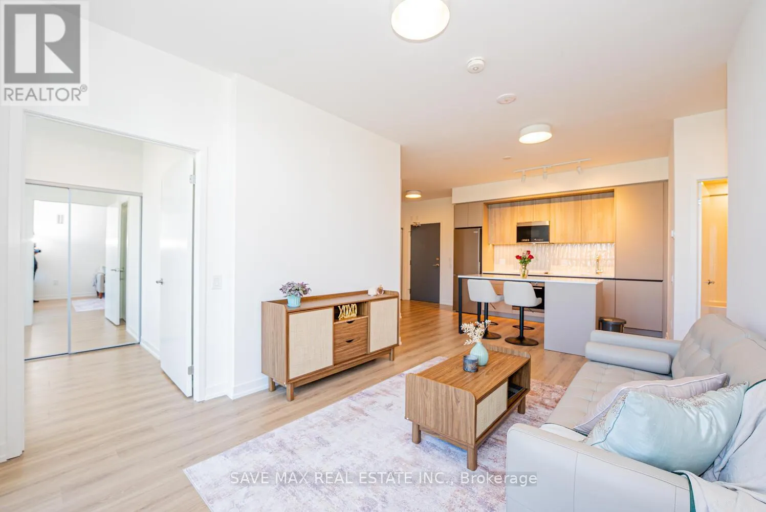402 - 2485 EGLINTON AVENUE W