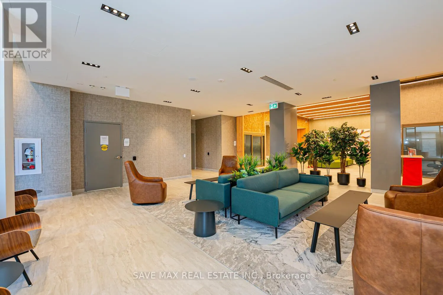 402 - 2485 EGLINTON AVENUE W