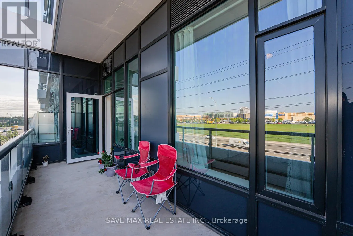 402 - 2485 EGLINTON AVENUE W
