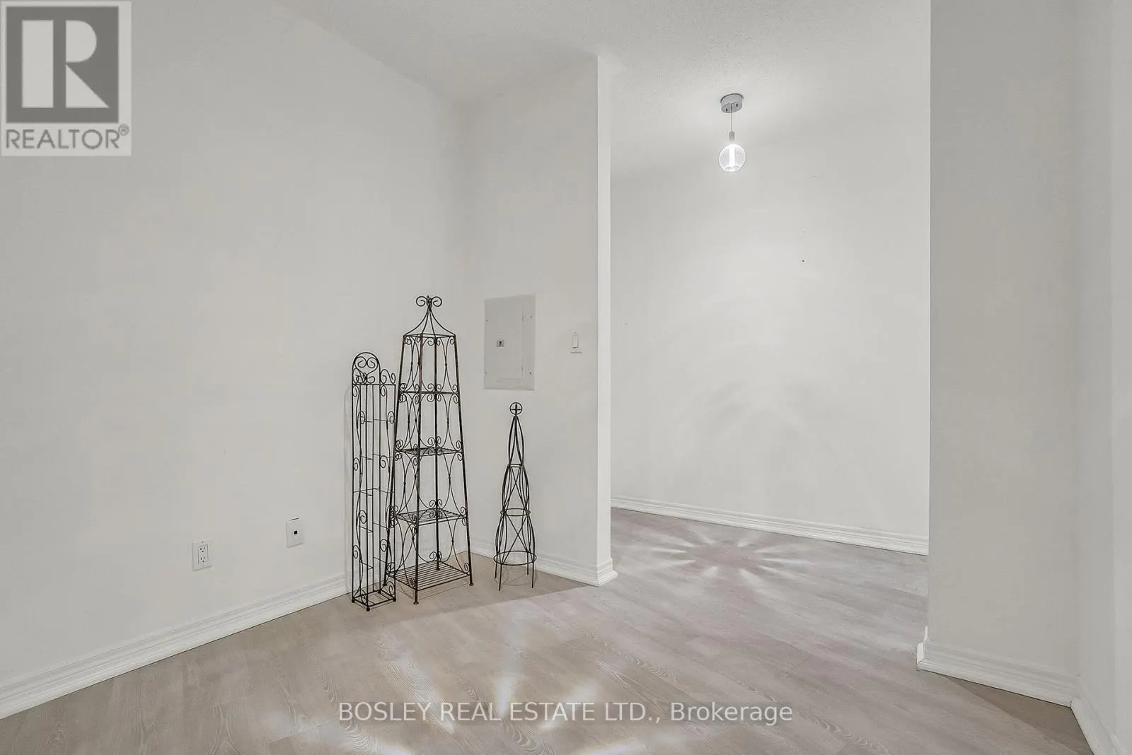 415 - 3085 BLOOR STREET W
