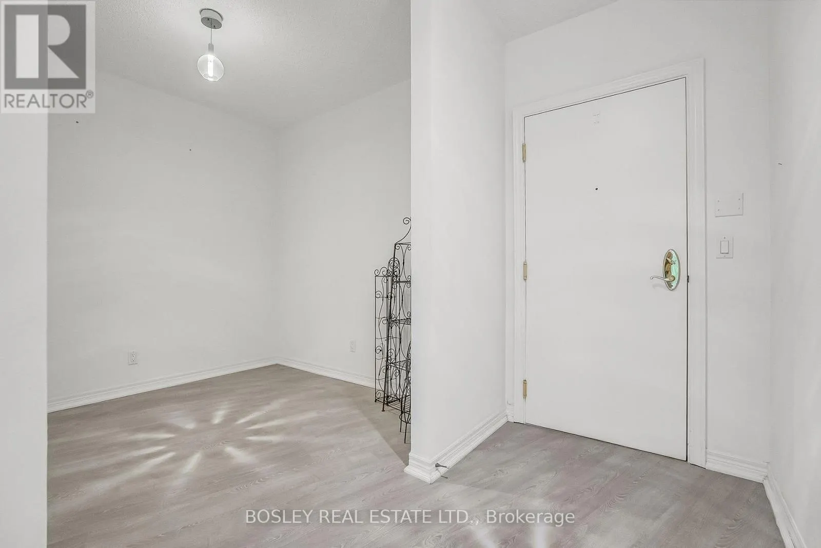 415 - 3085 BLOOR STREET W