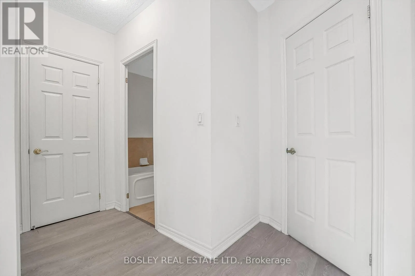 415 - 3085 BLOOR STREET W