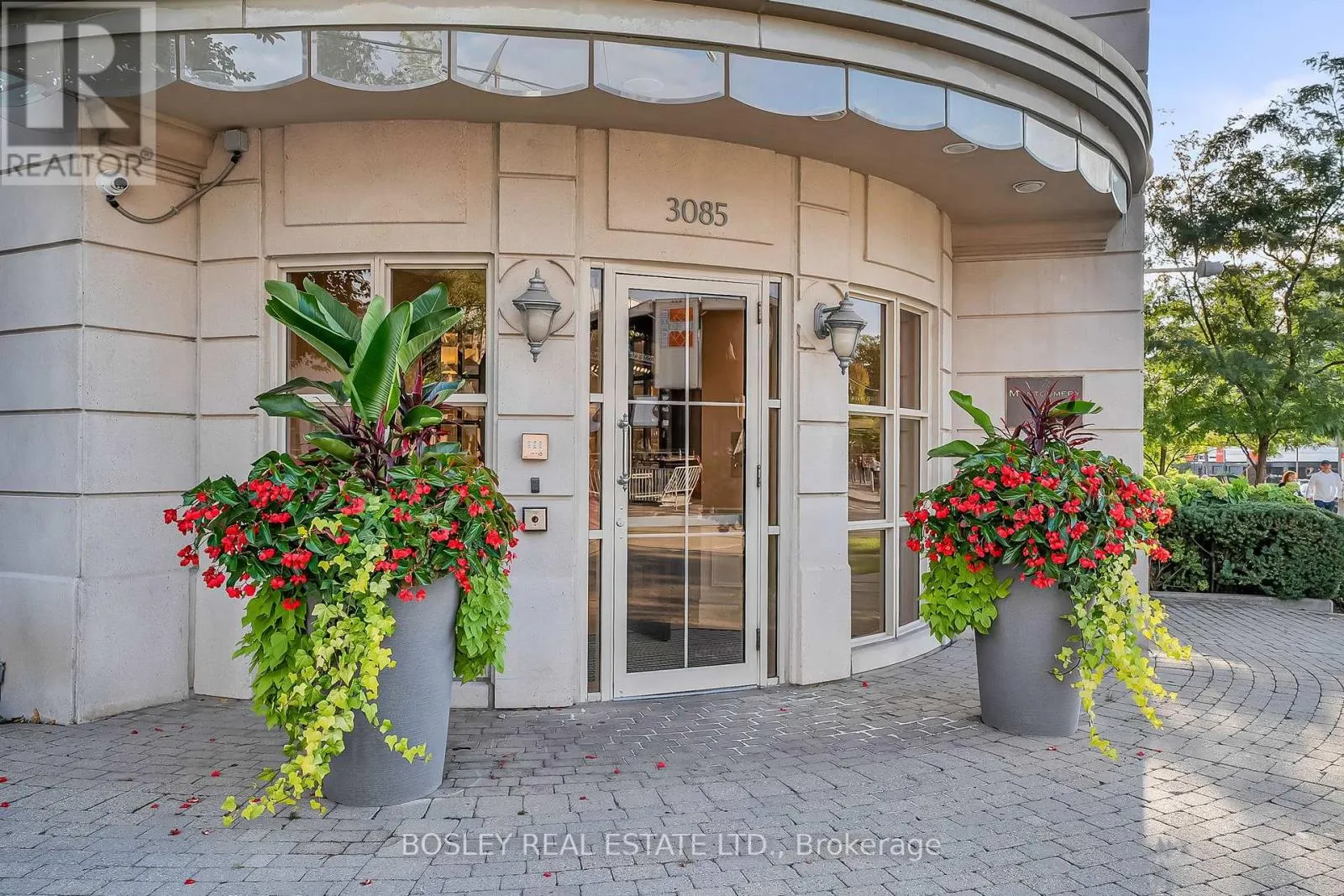 415 - 3085 BLOOR STREET W