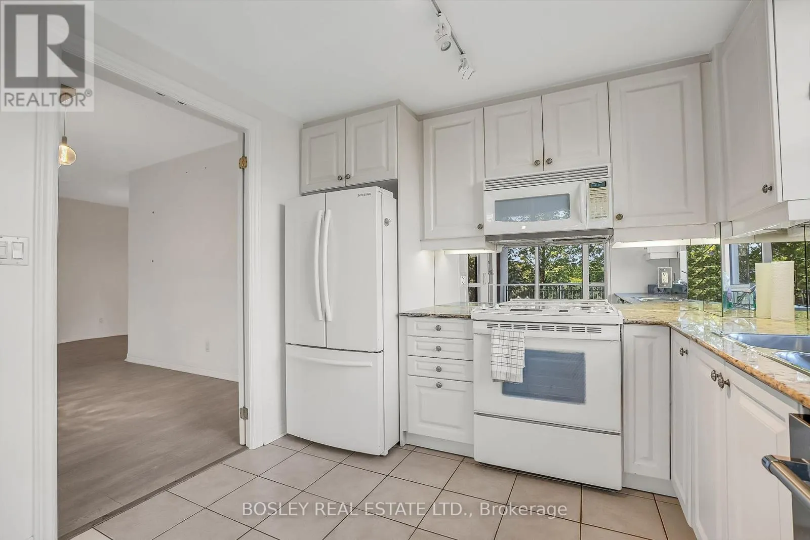 415 - 3085 BLOOR STREET W