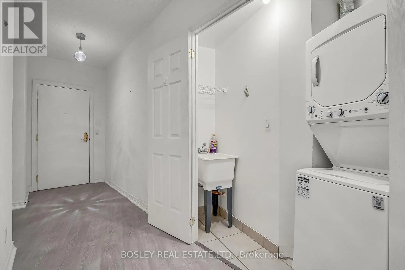 415 - 3085 BLOOR STREET W